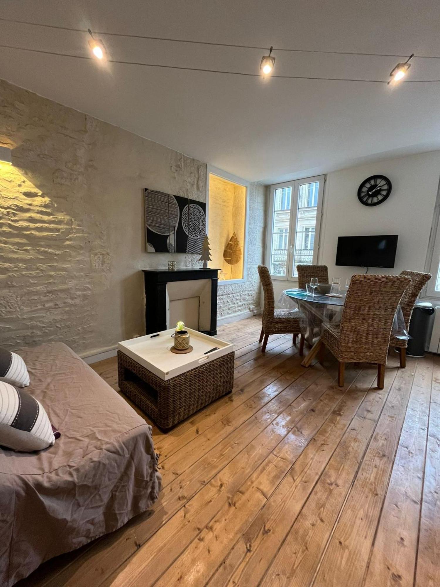 L'Escale Niortaise - Centre-Ville - 10Mn Gare - Wifi - Netflix Εξωτερικό φωτογραφία