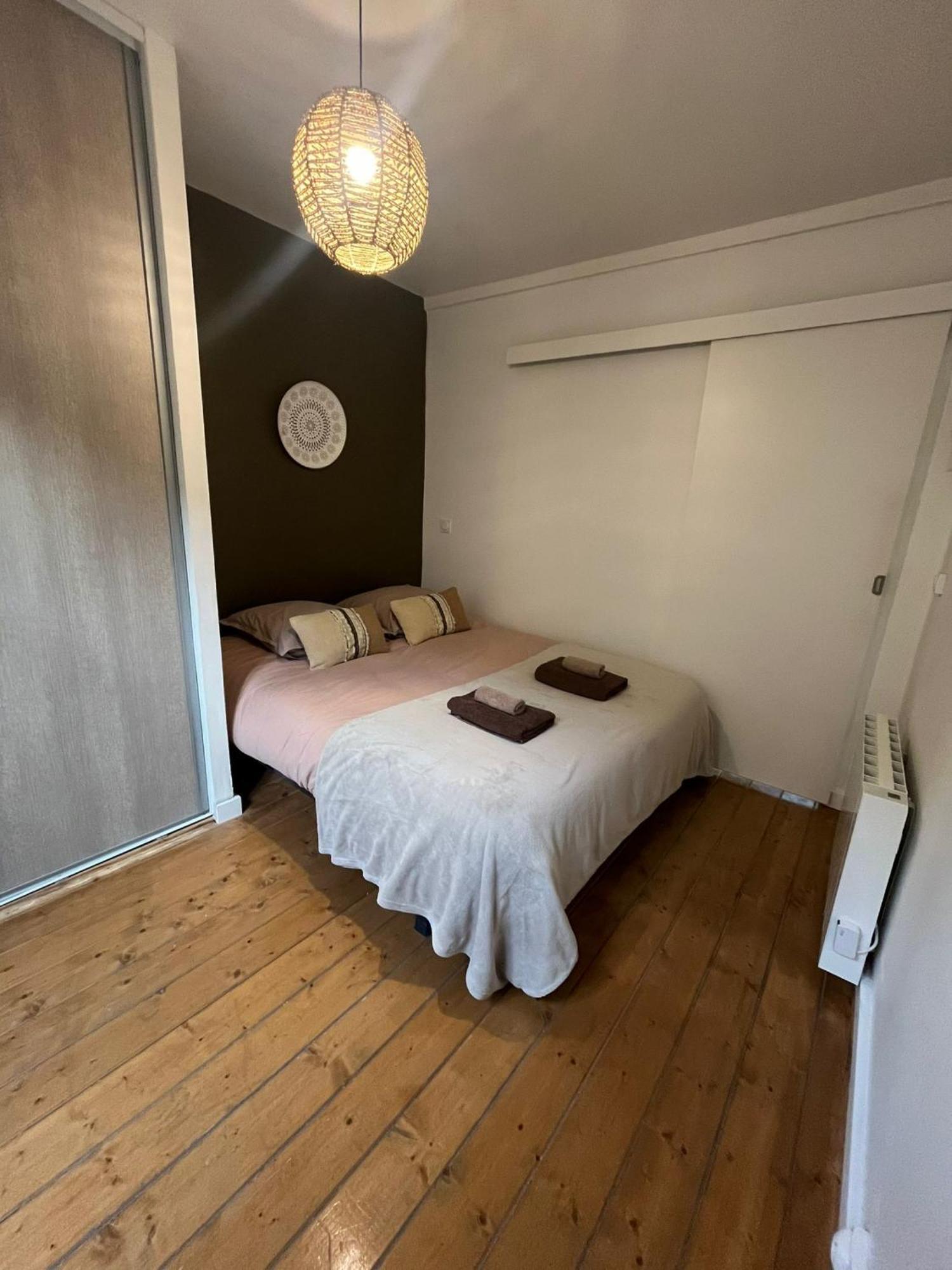 L'Escale Niortaise - Centre-Ville - 10Mn Gare - Wifi - Netflix Δωμάτιο φωτογραφία