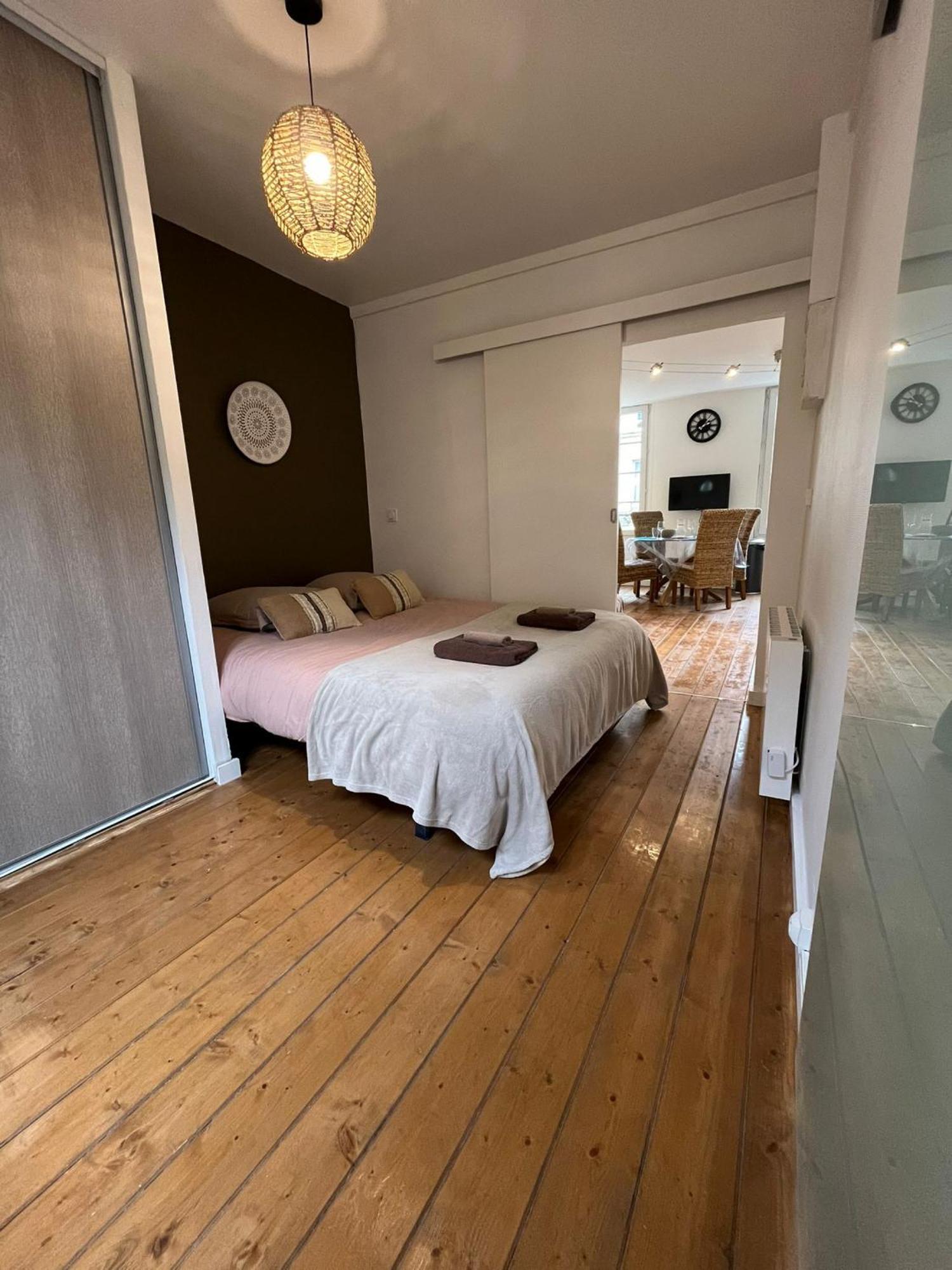 L'Escale Niortaise - Centre-Ville - 10Mn Gare - Wifi - Netflix Δωμάτιο φωτογραφία