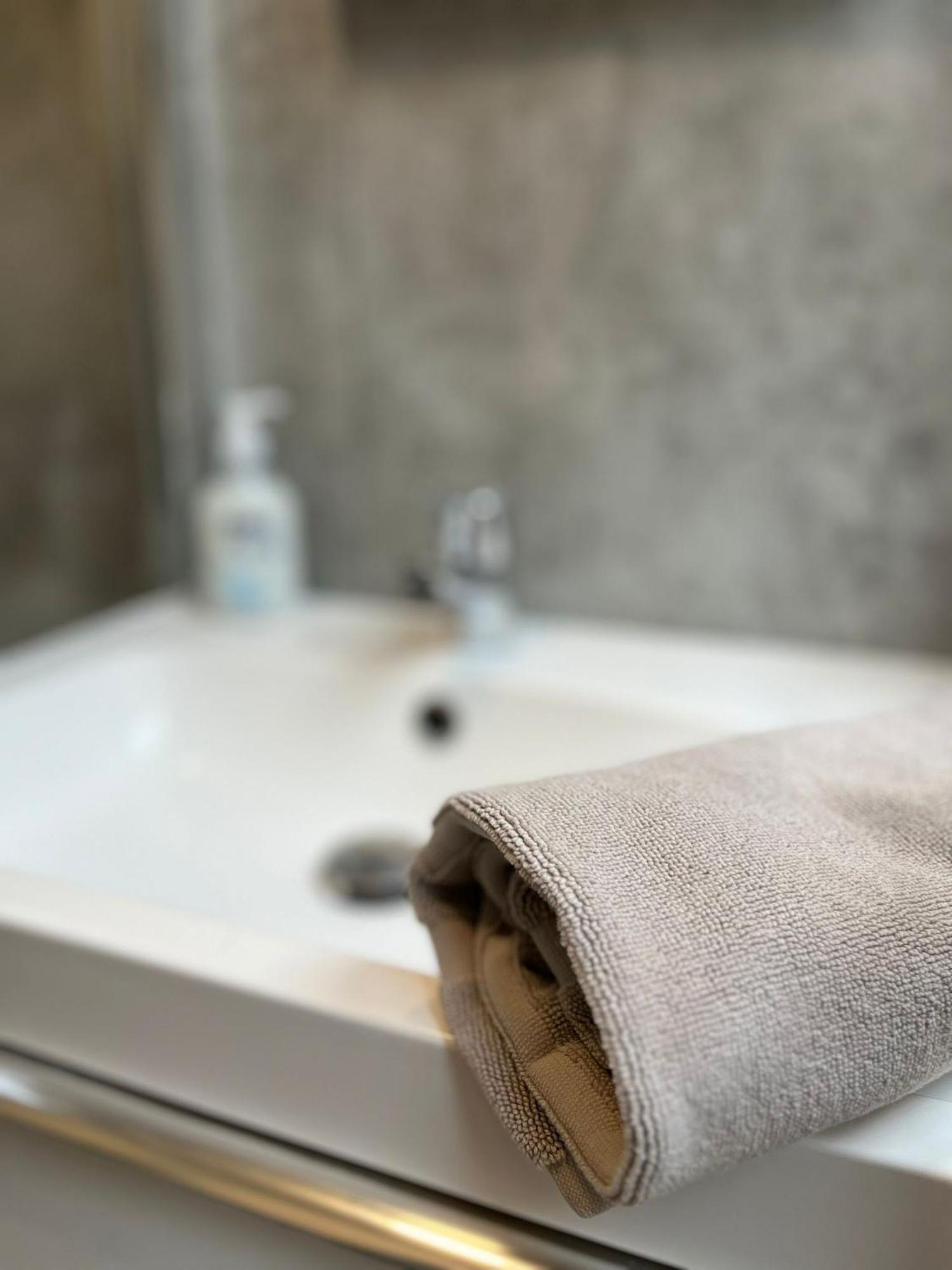 L'Escale Niortaise - Centre-Ville - 10Mn Gare - Wifi - Netflix Δωμάτιο φωτογραφία