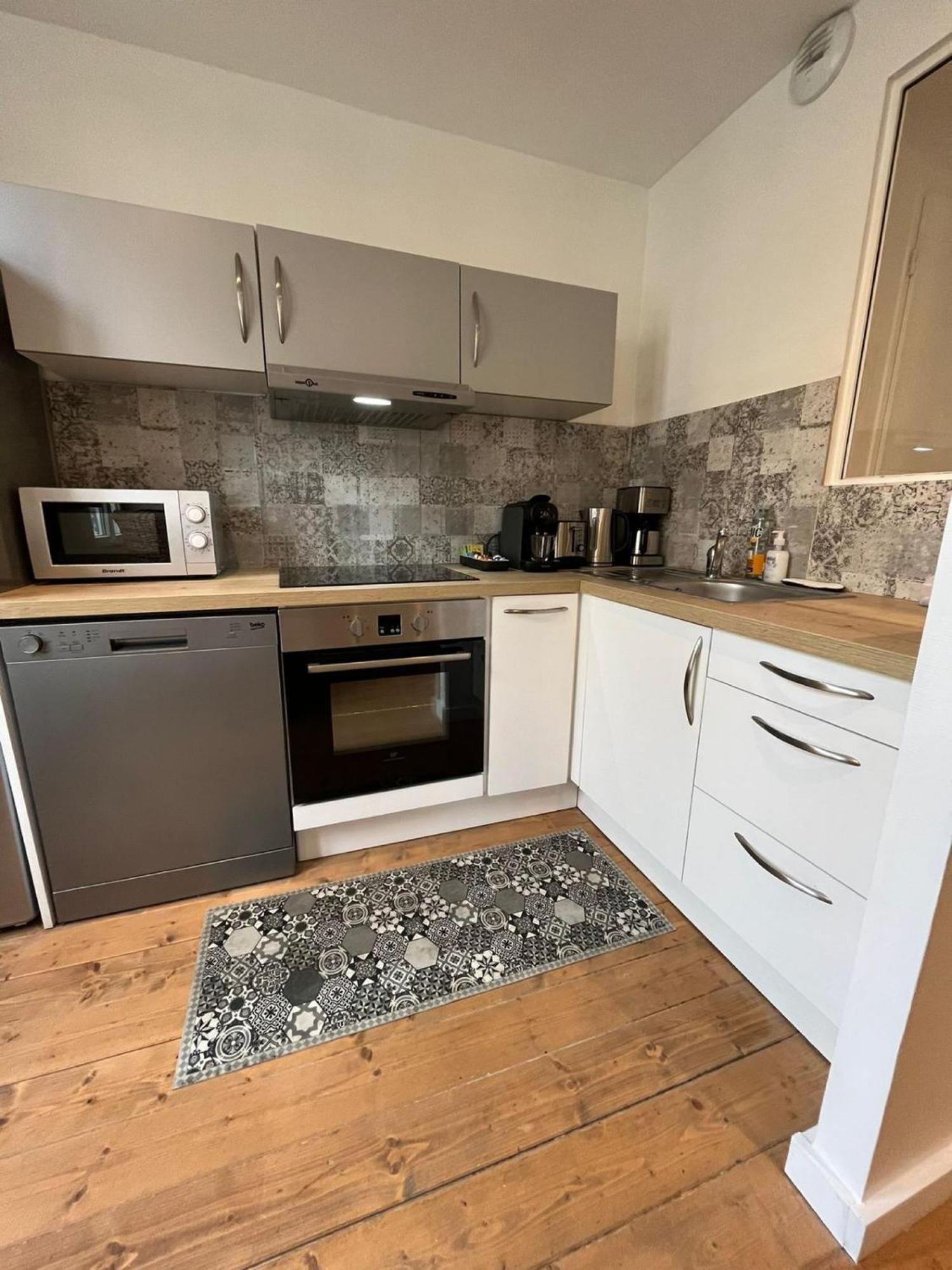 L'Escale Niortaise - Centre-Ville - 10Mn Gare - Wifi - Netflix Δωμάτιο φωτογραφία