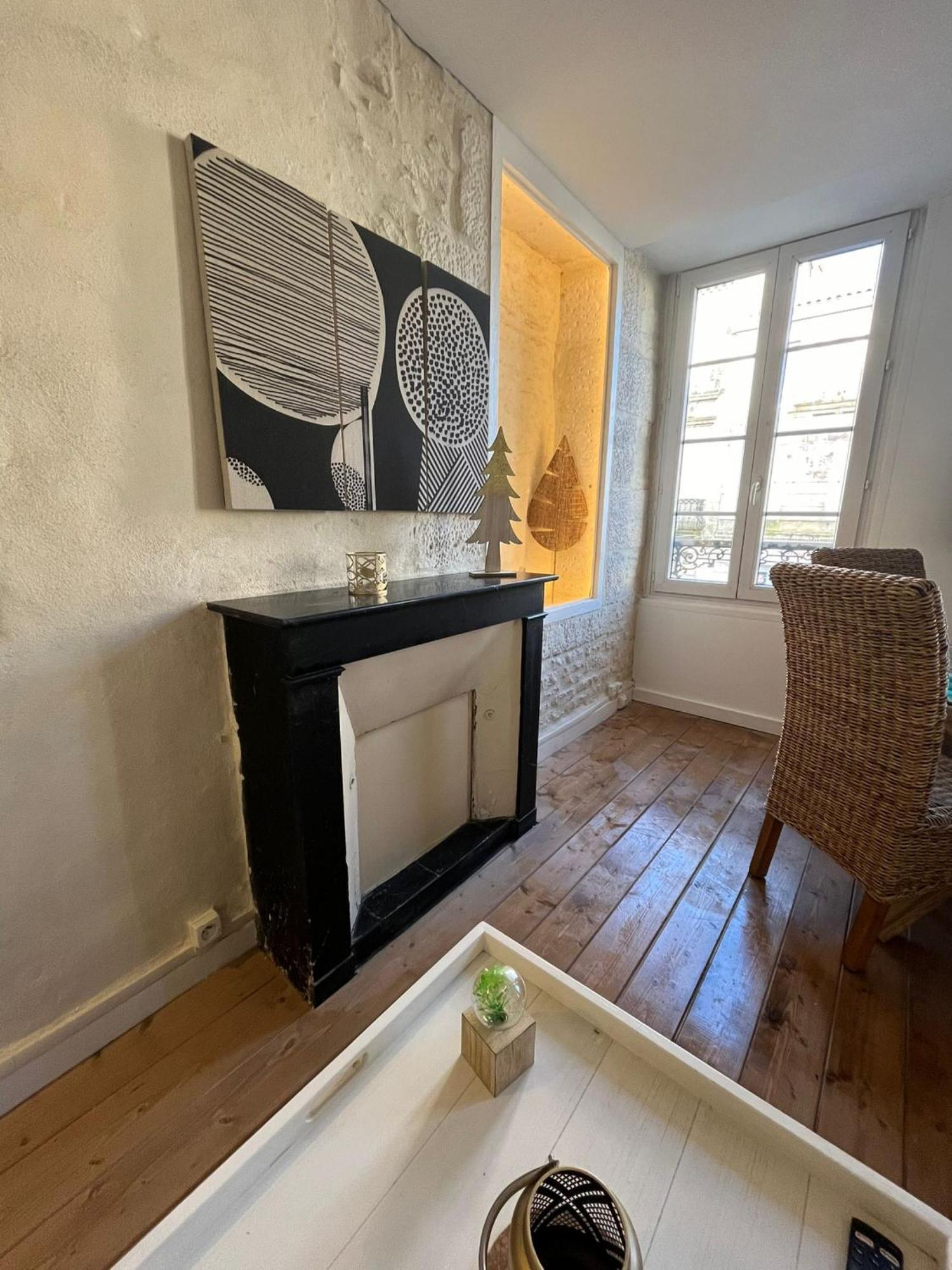 L'Escale Niortaise - Centre-Ville - 10Mn Gare - Wifi - Netflix Δωμάτιο φωτογραφία