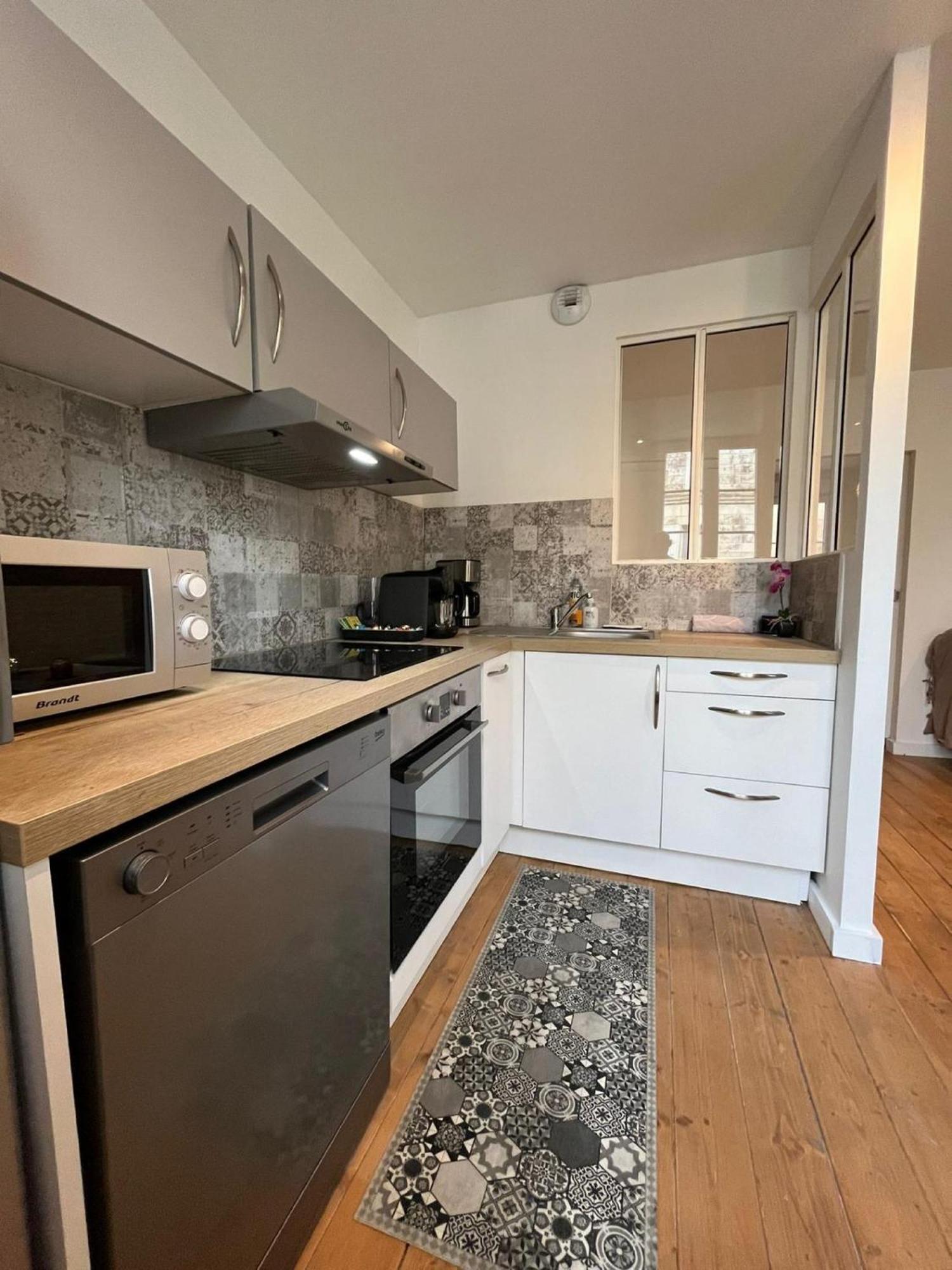 L'Escale Niortaise - Centre-Ville - 10Mn Gare - Wifi - Netflix Δωμάτιο φωτογραφία