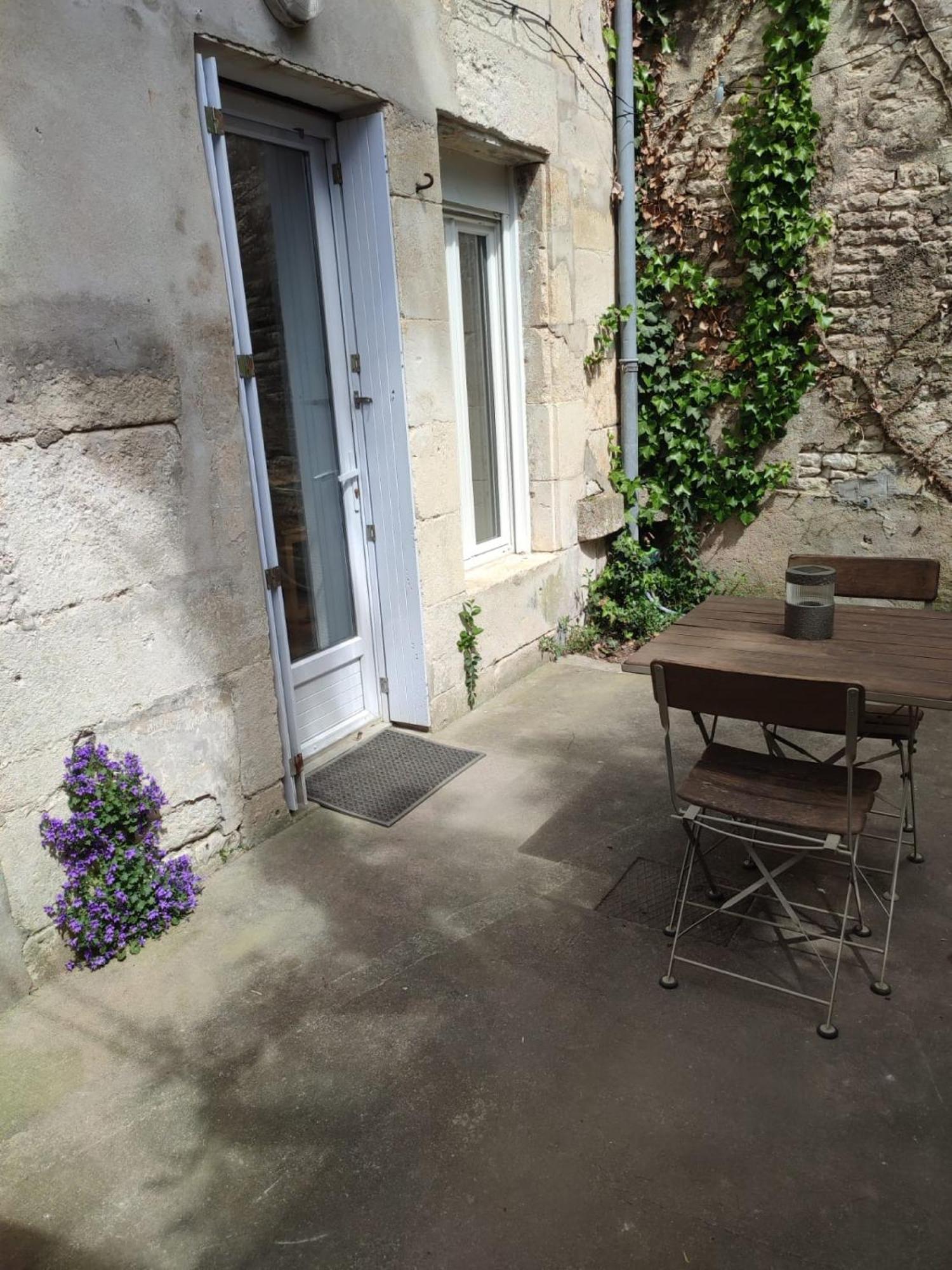 L'Escale Niortaise - Centre-Ville - 10Mn Gare - Wifi - Netflix Δωμάτιο φωτογραφία